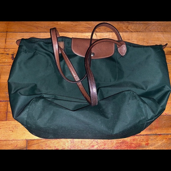 Longchamp Handbags - LONGCHAMP FOREST GREEN Tote GORG RARE 💚ED FLAWED
